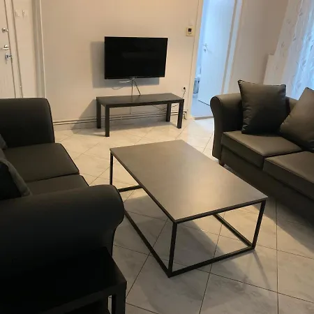 30m From The Sea Apartman *